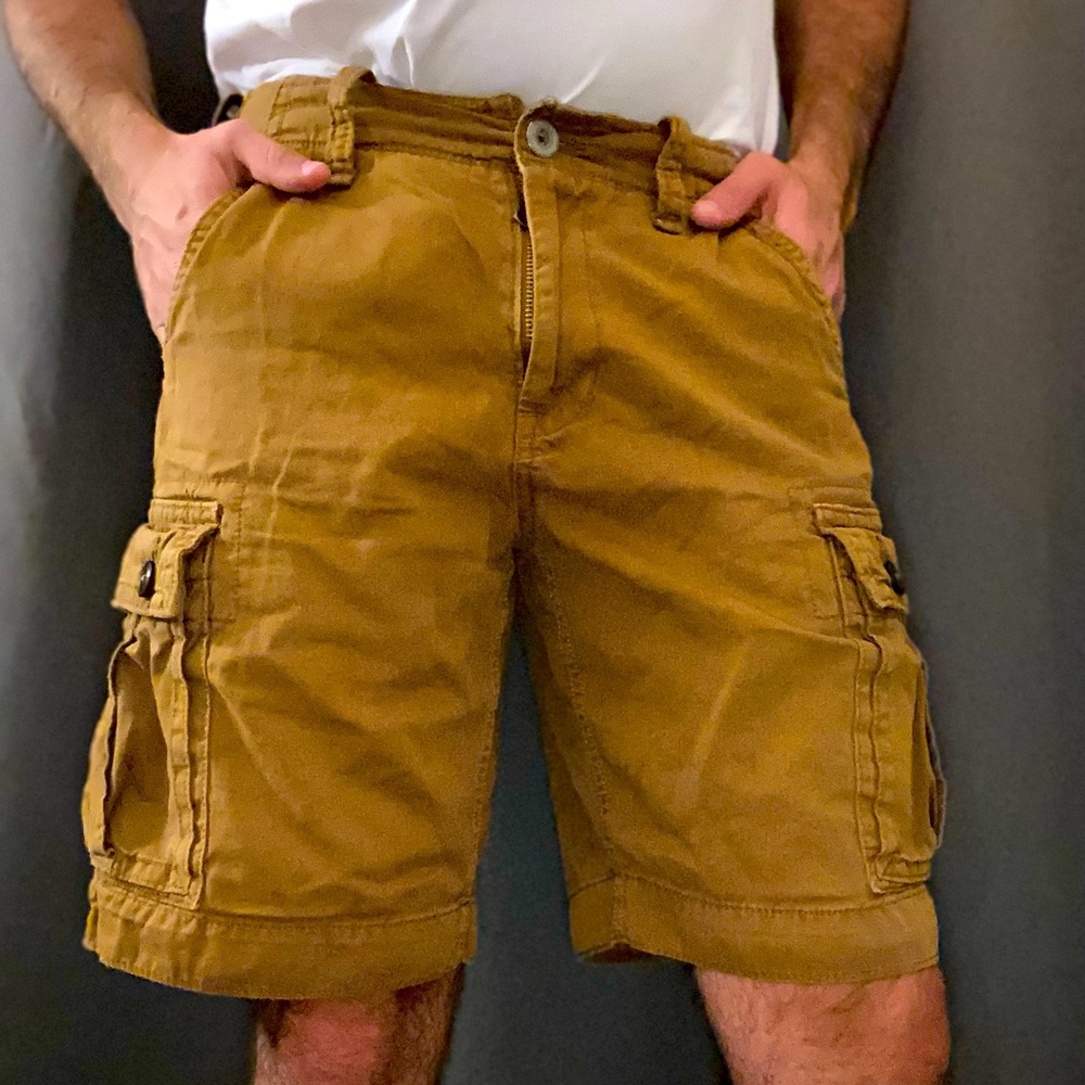 American Eagle Men's Medium Tan Cargo Shorts
